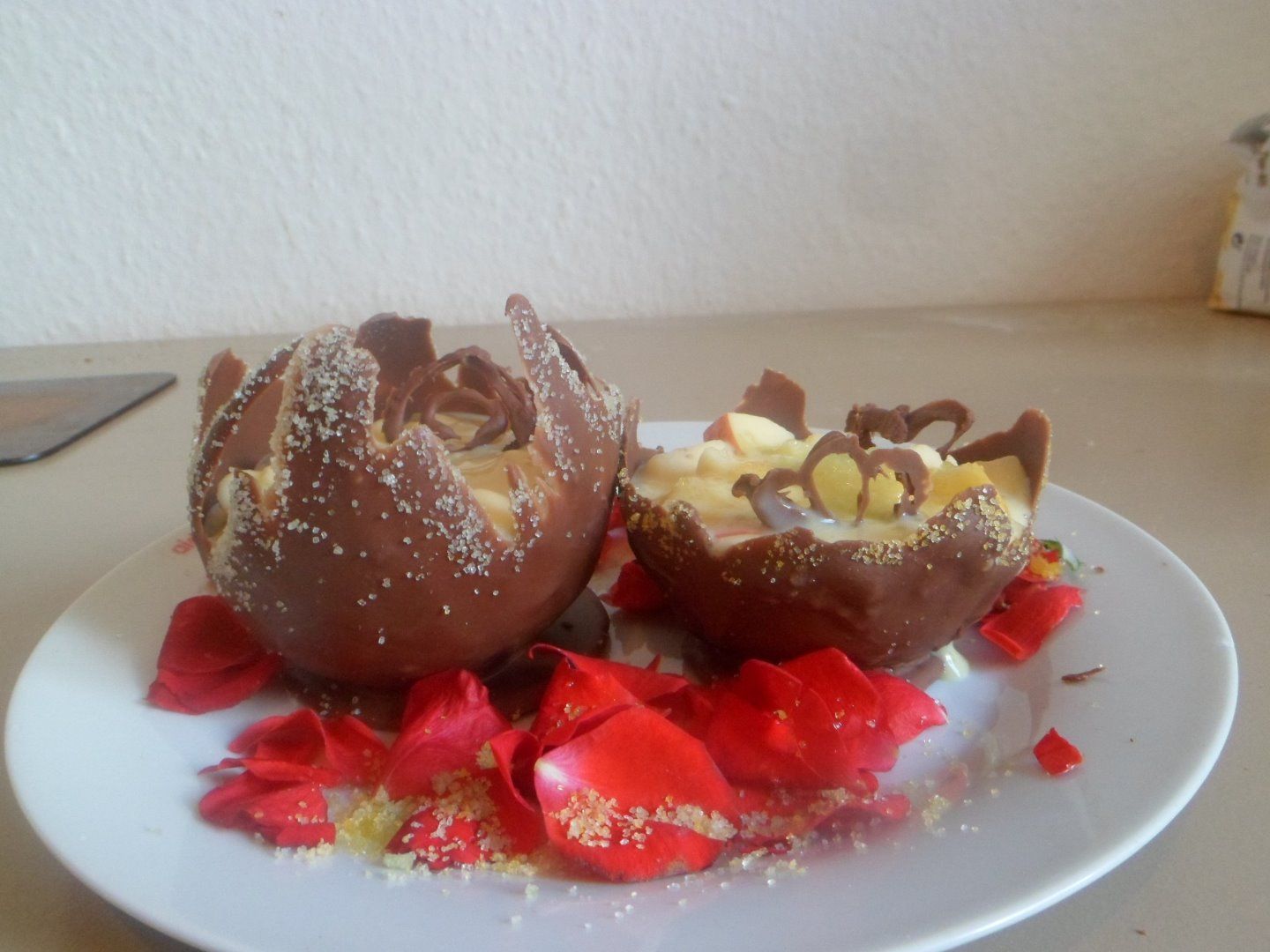 Sugar Glitters and Choclate Bowls Borderd With Sugar Glitters: