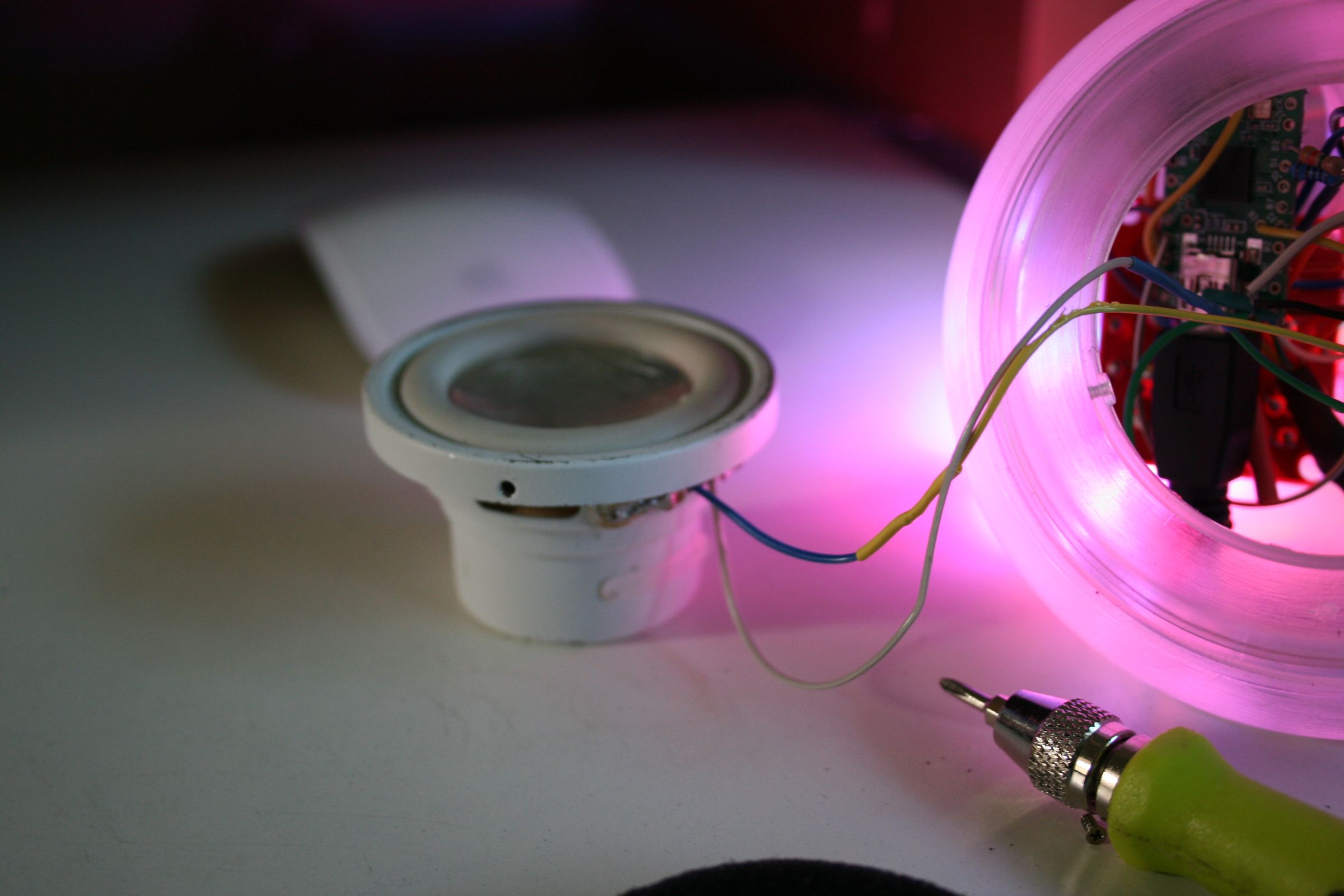 RGB Flashing IPod Dock From an Old Speaker! 8 Steps (with Pictures