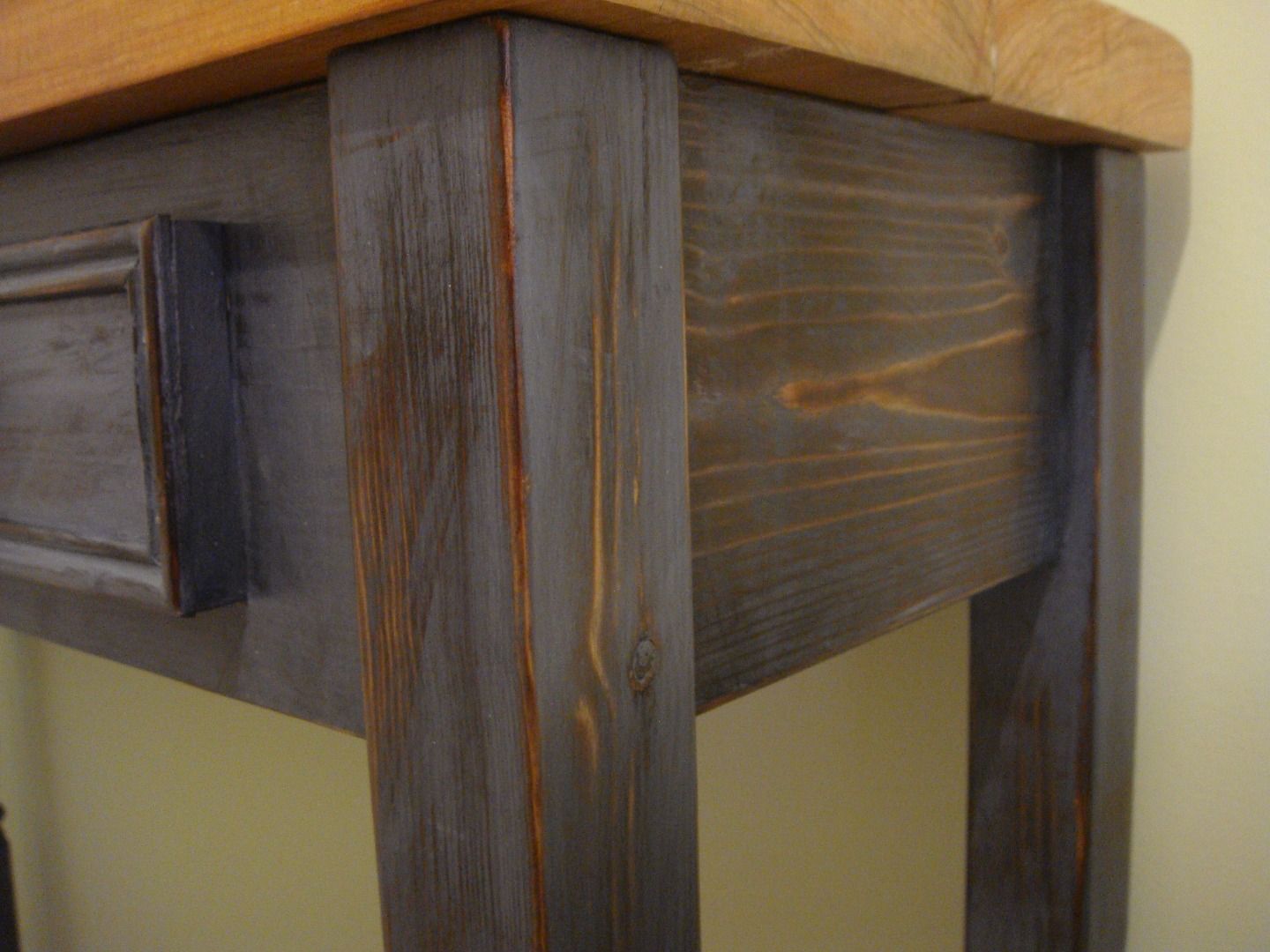 Reclaimed Parana Pine Entrance Table : 8 Steps - Instructables