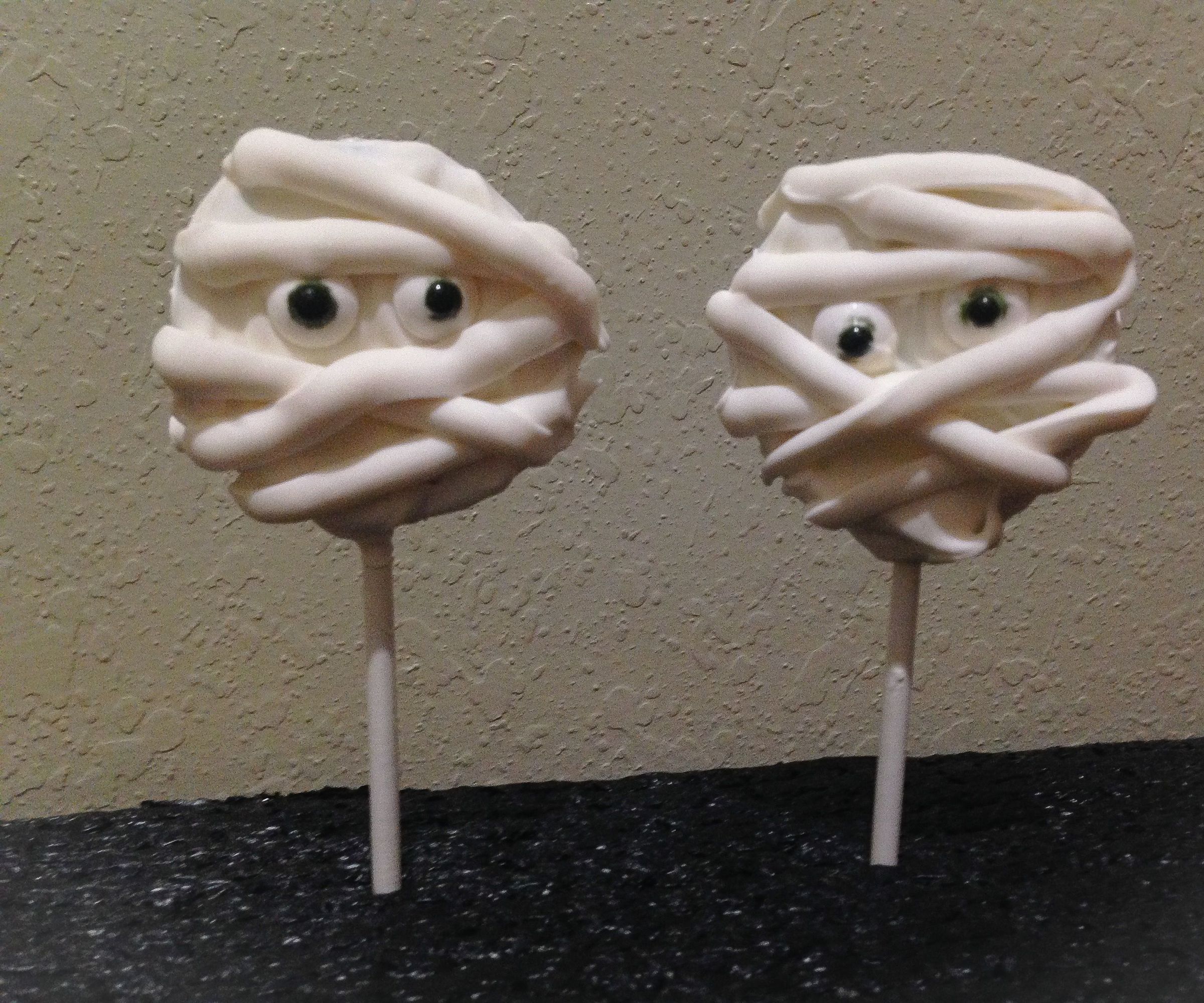 Mummy Oreo Pops