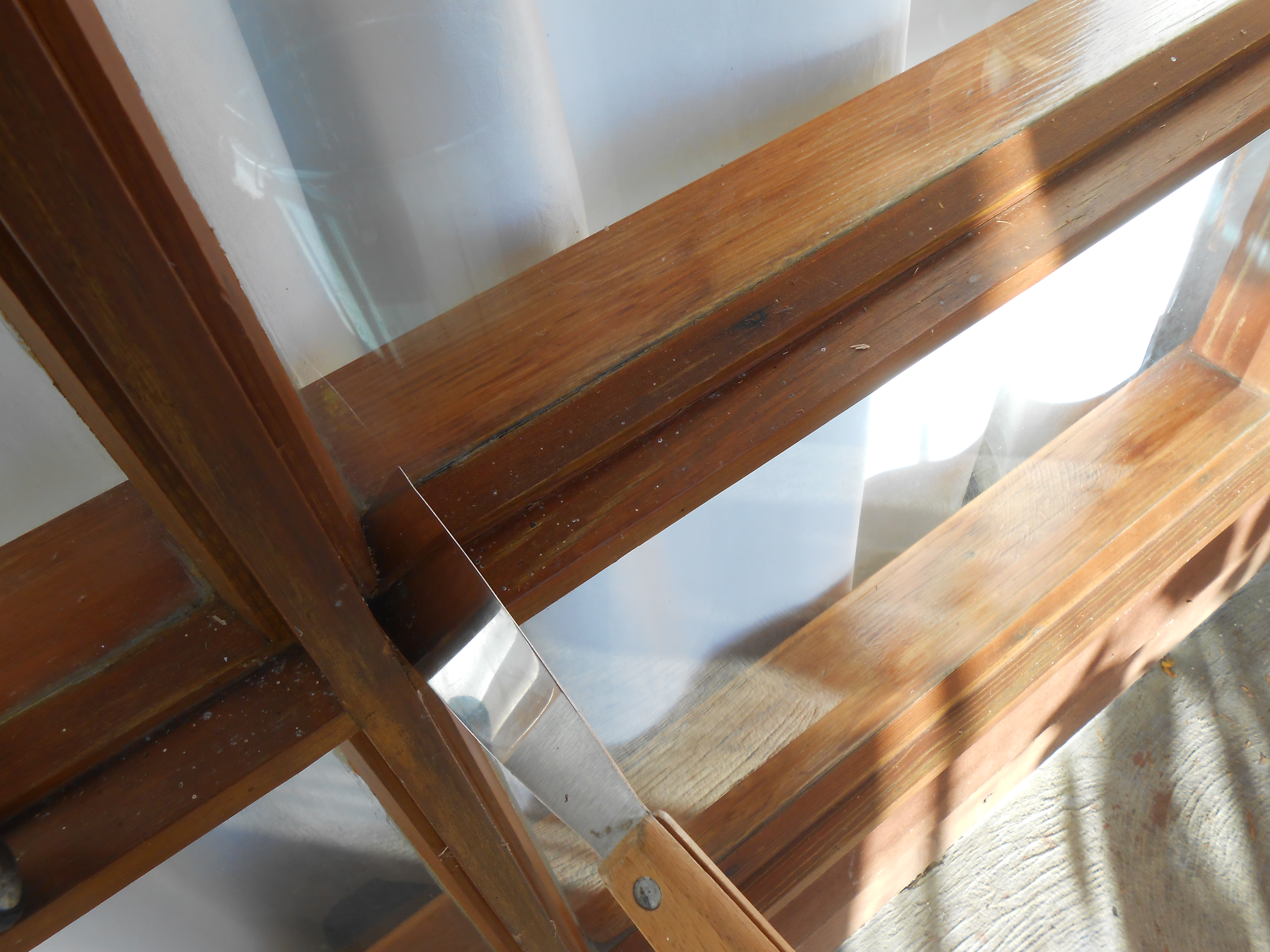 How to Replace the Glass in a Wood Frame Window. 3 Steps (with