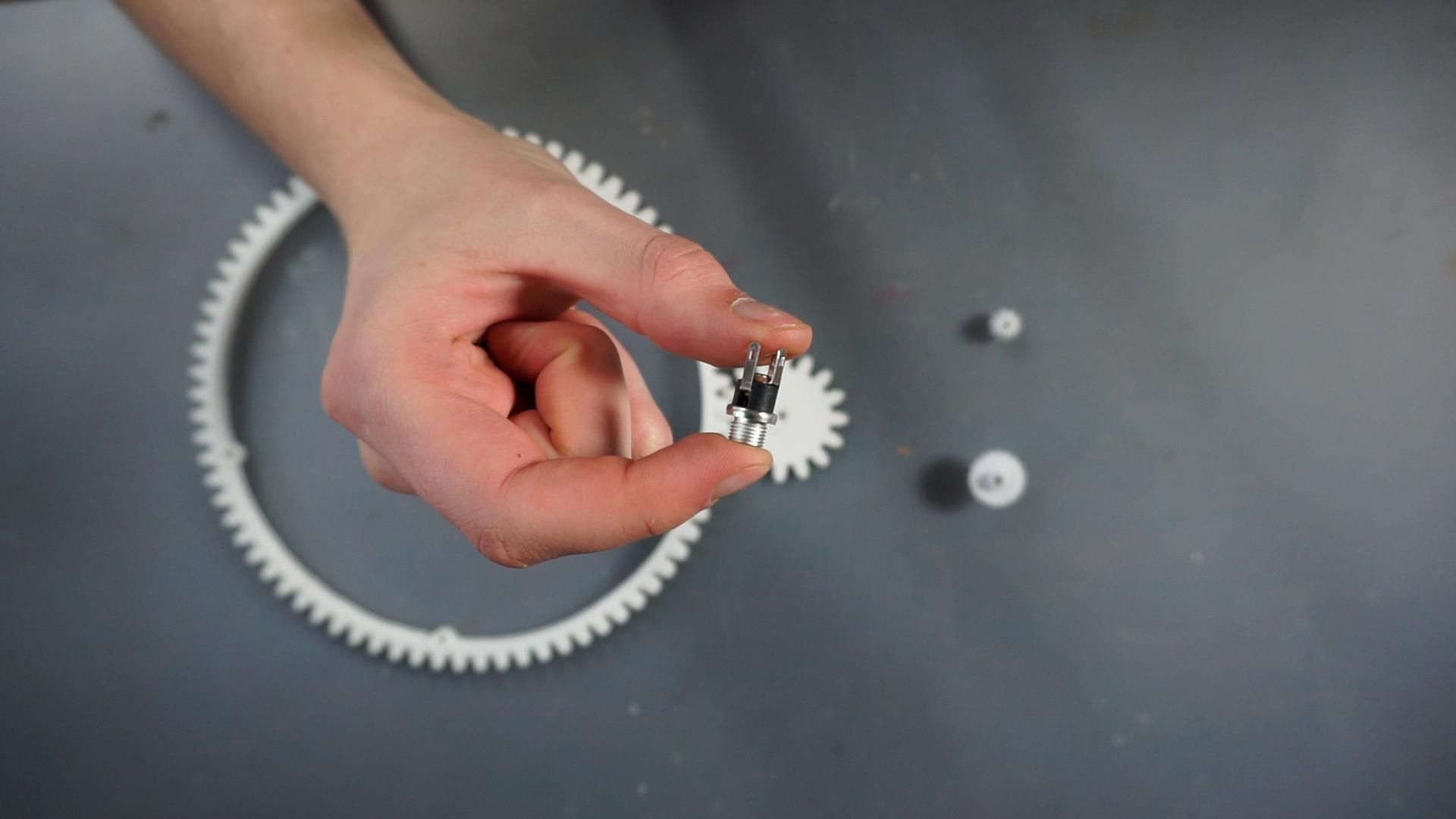 How to Make a Motorized Lazy Susan With a Secret 9 Steps (with