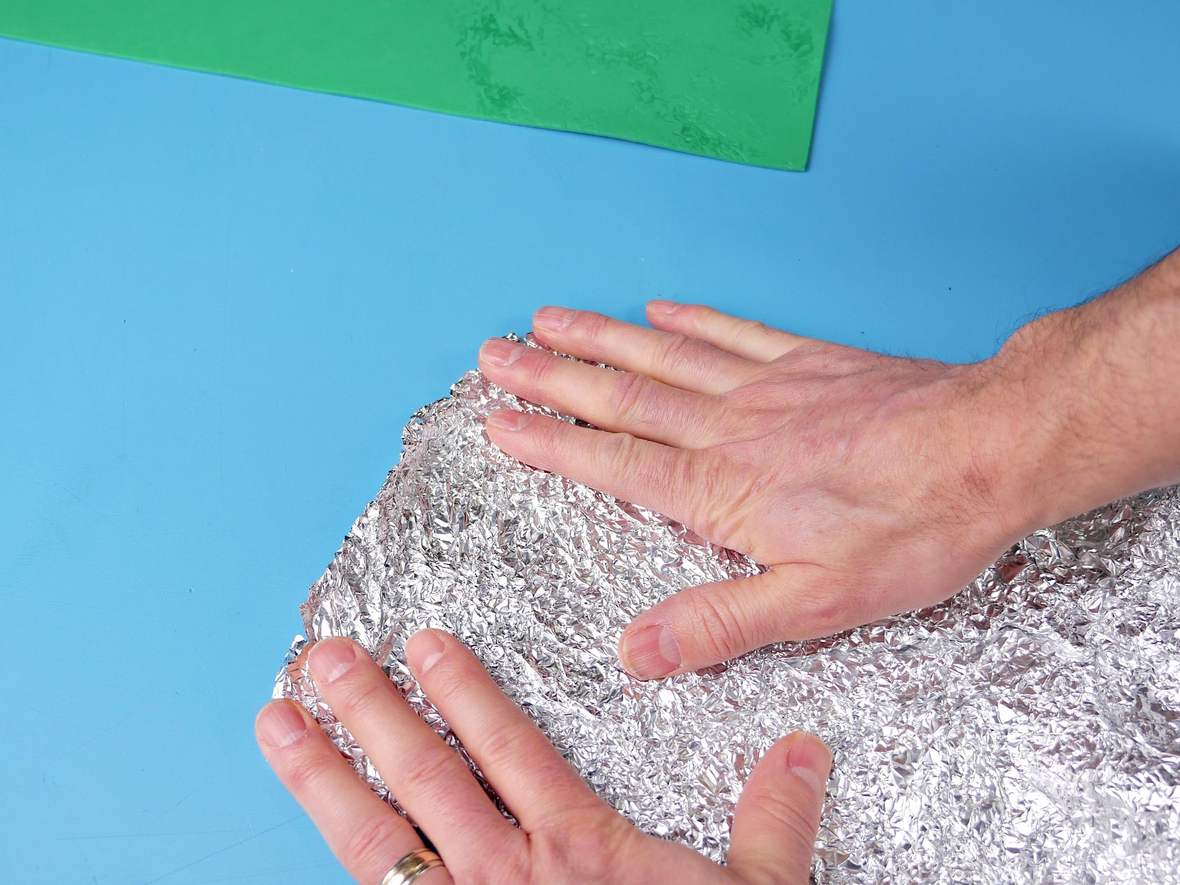 Make Fake Leather From Tinfoil and Foam! 8 Steps (with Pictures