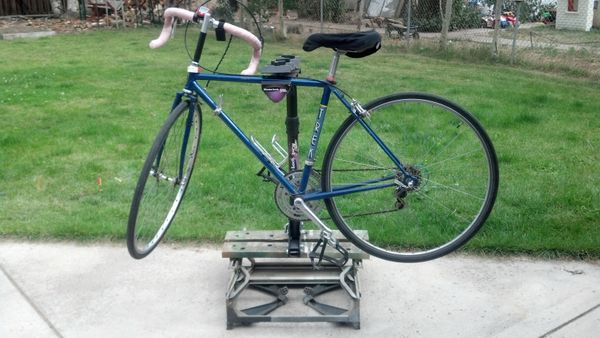 Quck and Easy Bicycle Repair Stand