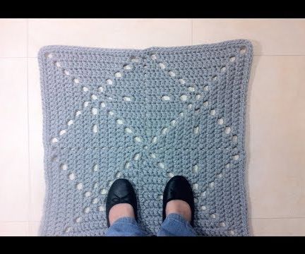 How to Crochet a T-Shirt Yarn Square Rug