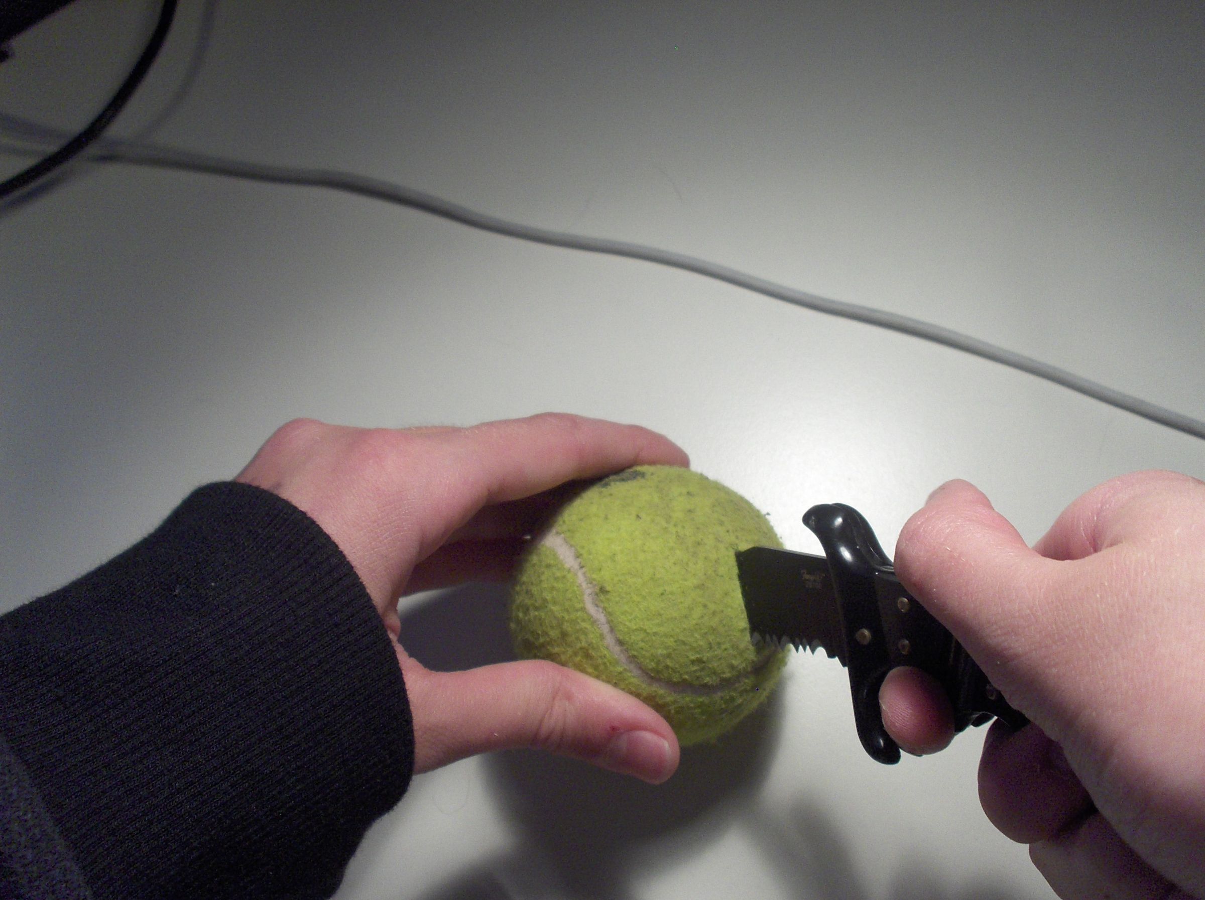 How to Make a Heavy Duct Tape Tennis Ball (Pitcher's Ball) 5 Steps