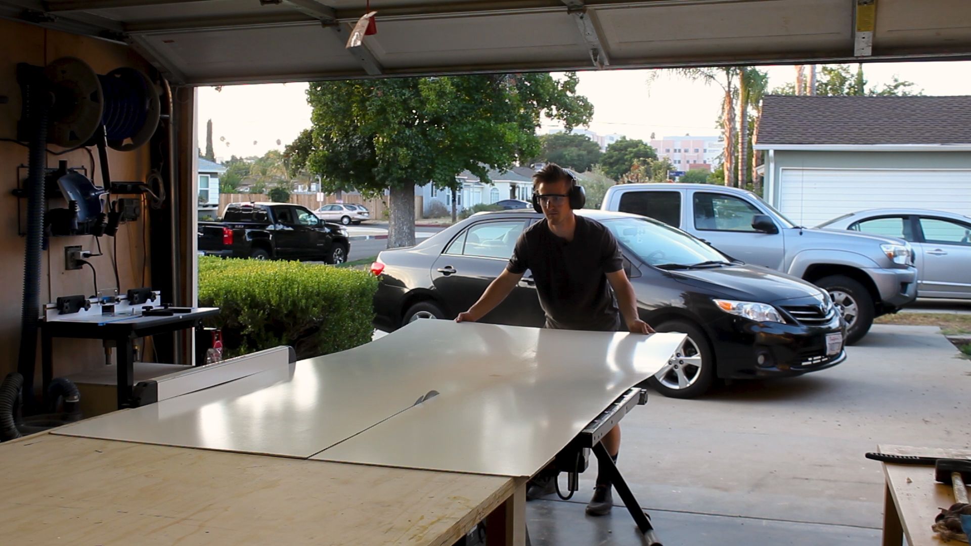 A Simple Way to Convert Shop Storage to Whiteboard Surfaces 6 Steps