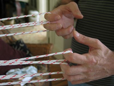 Multi Strand Finger Loop Braiding : 5 Steps (with Pictures) - Instructables