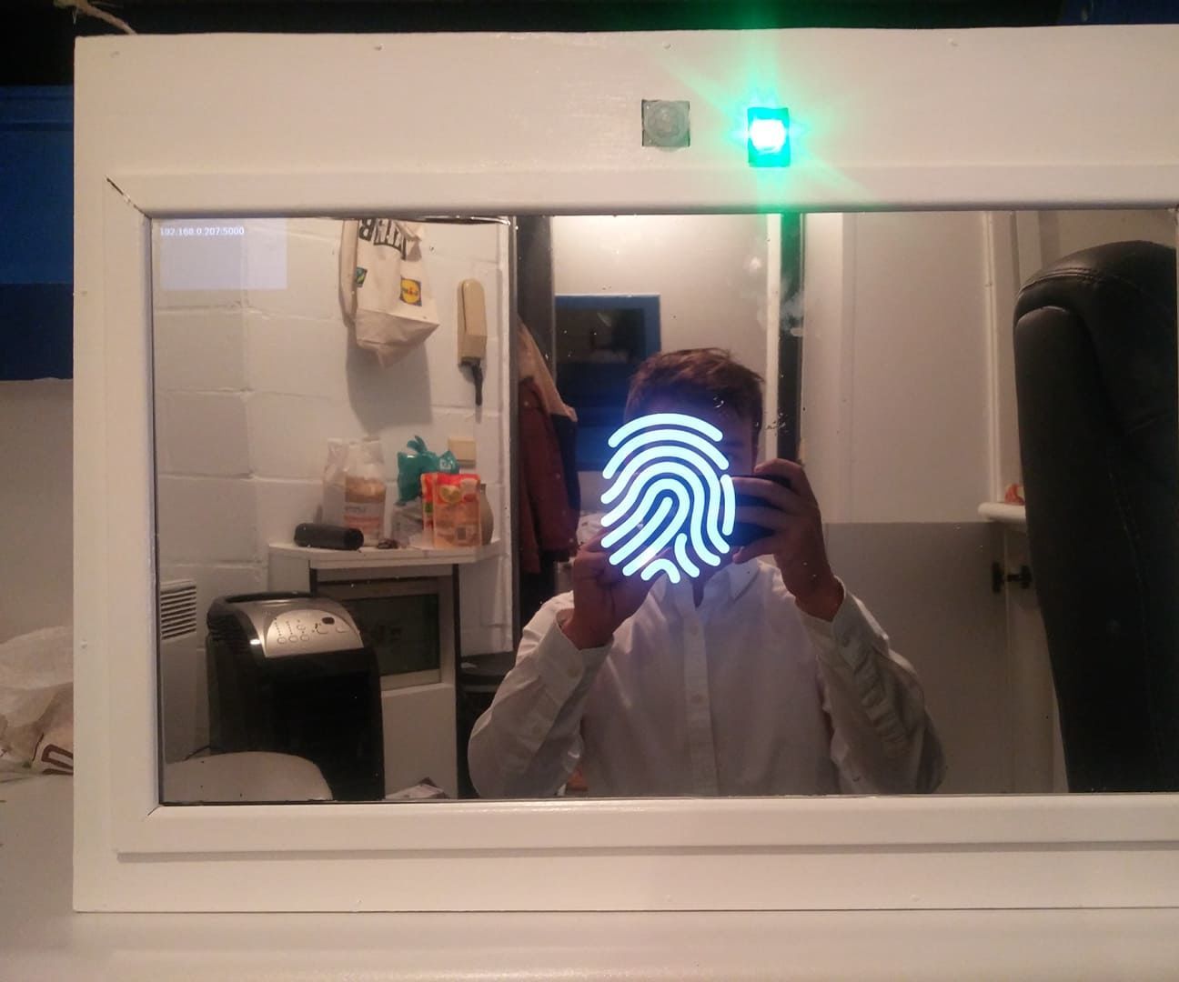 Smart Mirror With Raspberry Pi