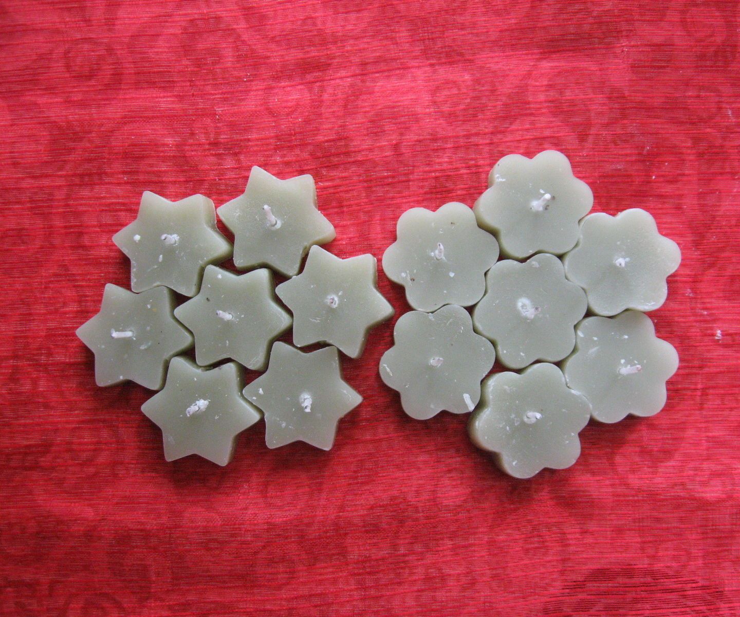 Make Tealight Candles With Left-over Wax and Cookie Cutters