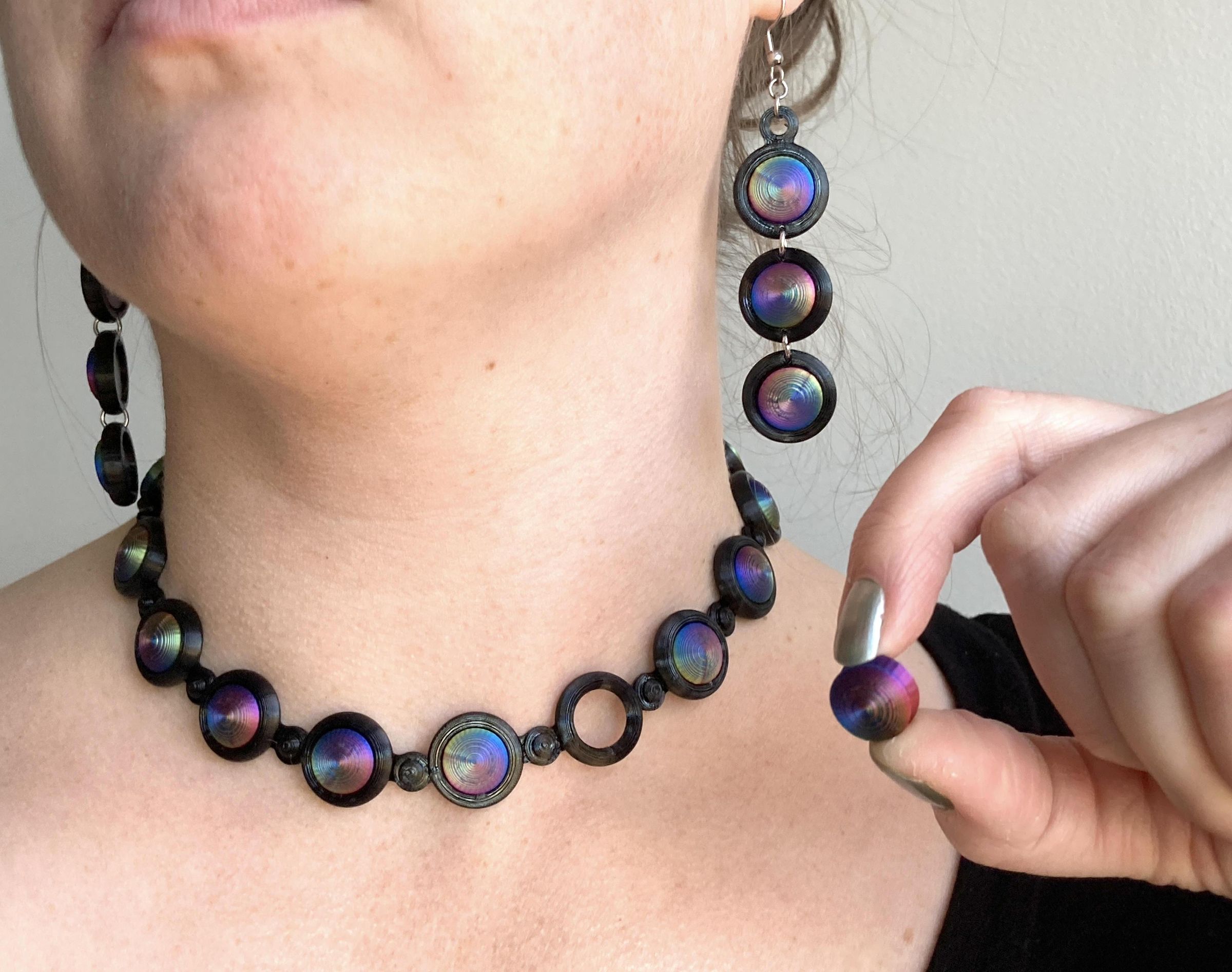 Flexible Link Necklace With Interchangeable Gems