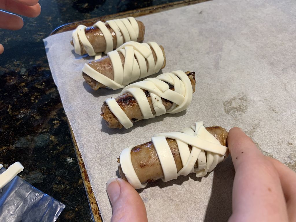 Mummy 'pigs in a Blanket' 8 Steps (with Pictures)