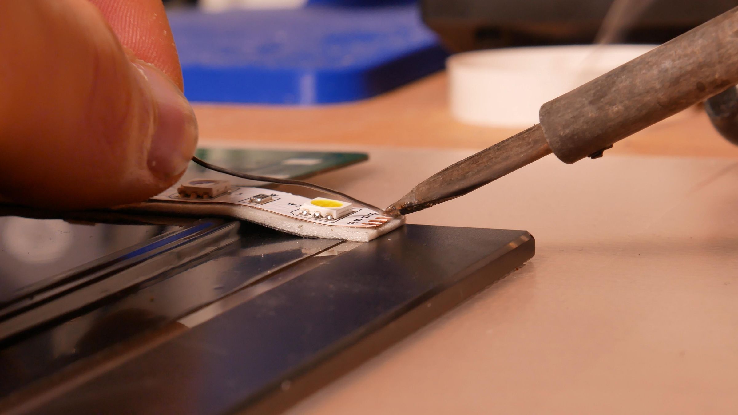 DIY Transparent Side Panel From a Recycled Monitor! : 8 Steps (with