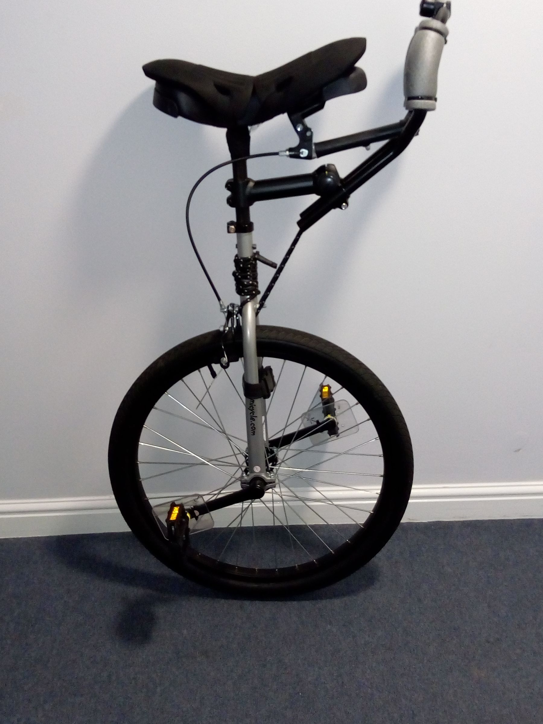 Unicycle Tips for the Beginner and Things Importante' 4 Steps (with