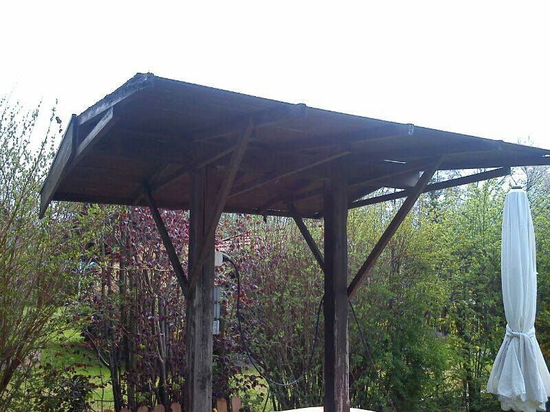 The wooden garden roof
