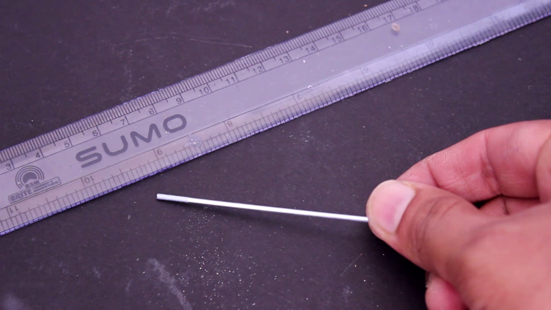 Make Rotating Christmas Tree Light Using LED's and Toy Motor 7 Steps