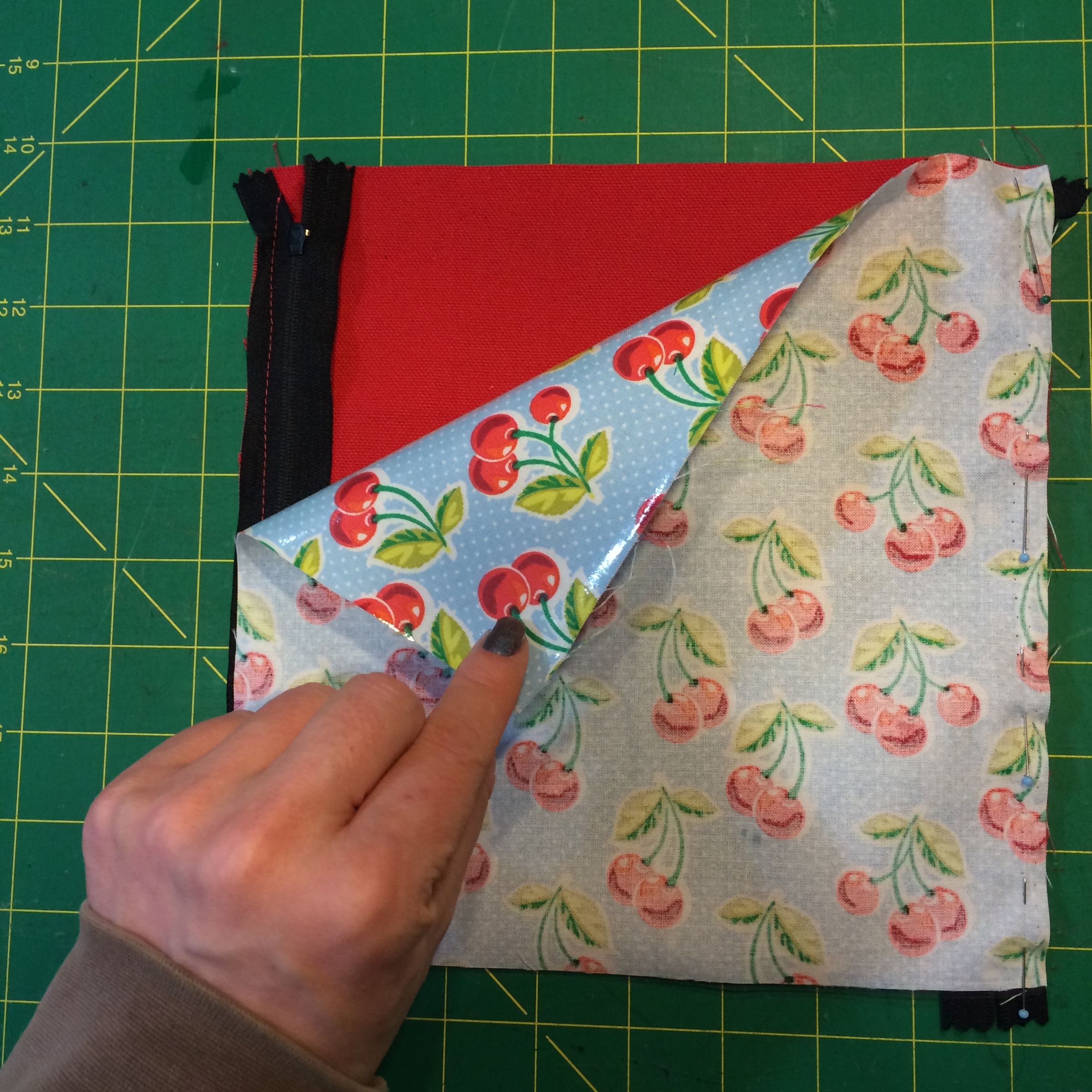 Lunch Bag With Zip Down Placemat : 14 Steps (with Pictures) - Instructables