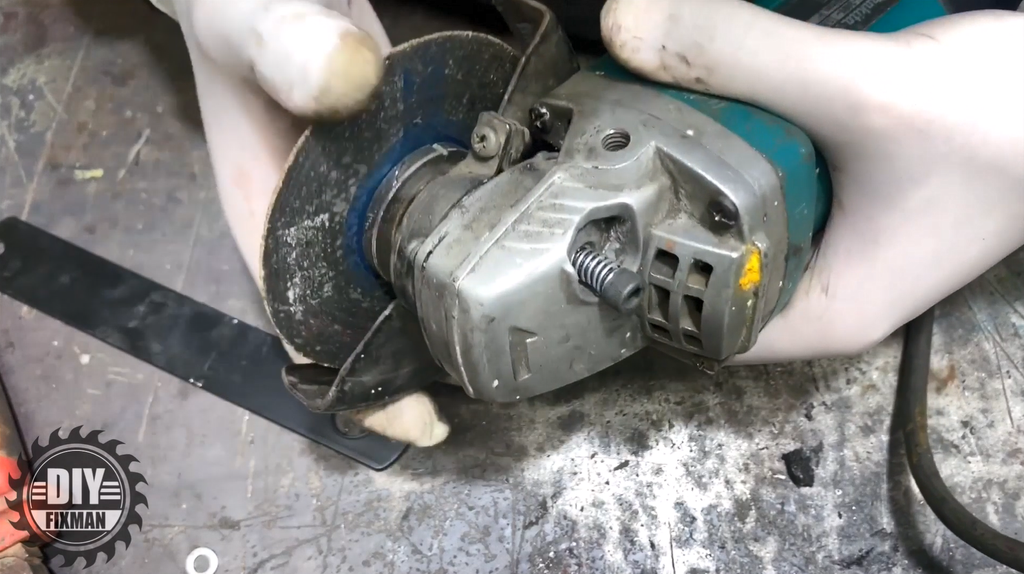 How to Create or Fix a Lock Button for a Grinder Makita 5 Steps