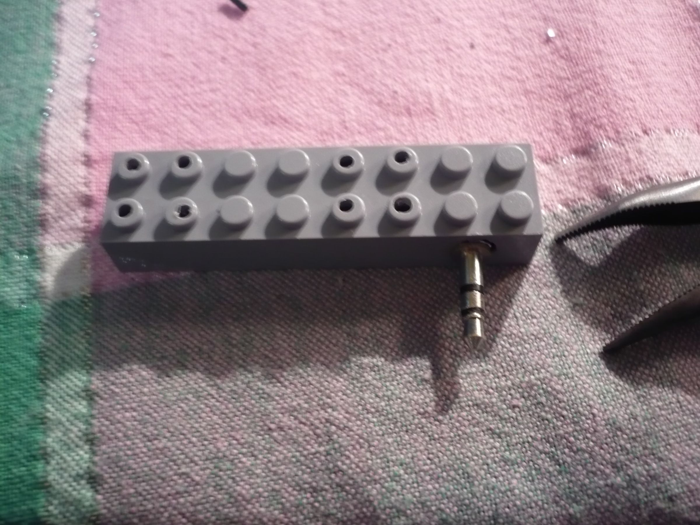 Easy Lego iPod Speaker for less than 2 $ !