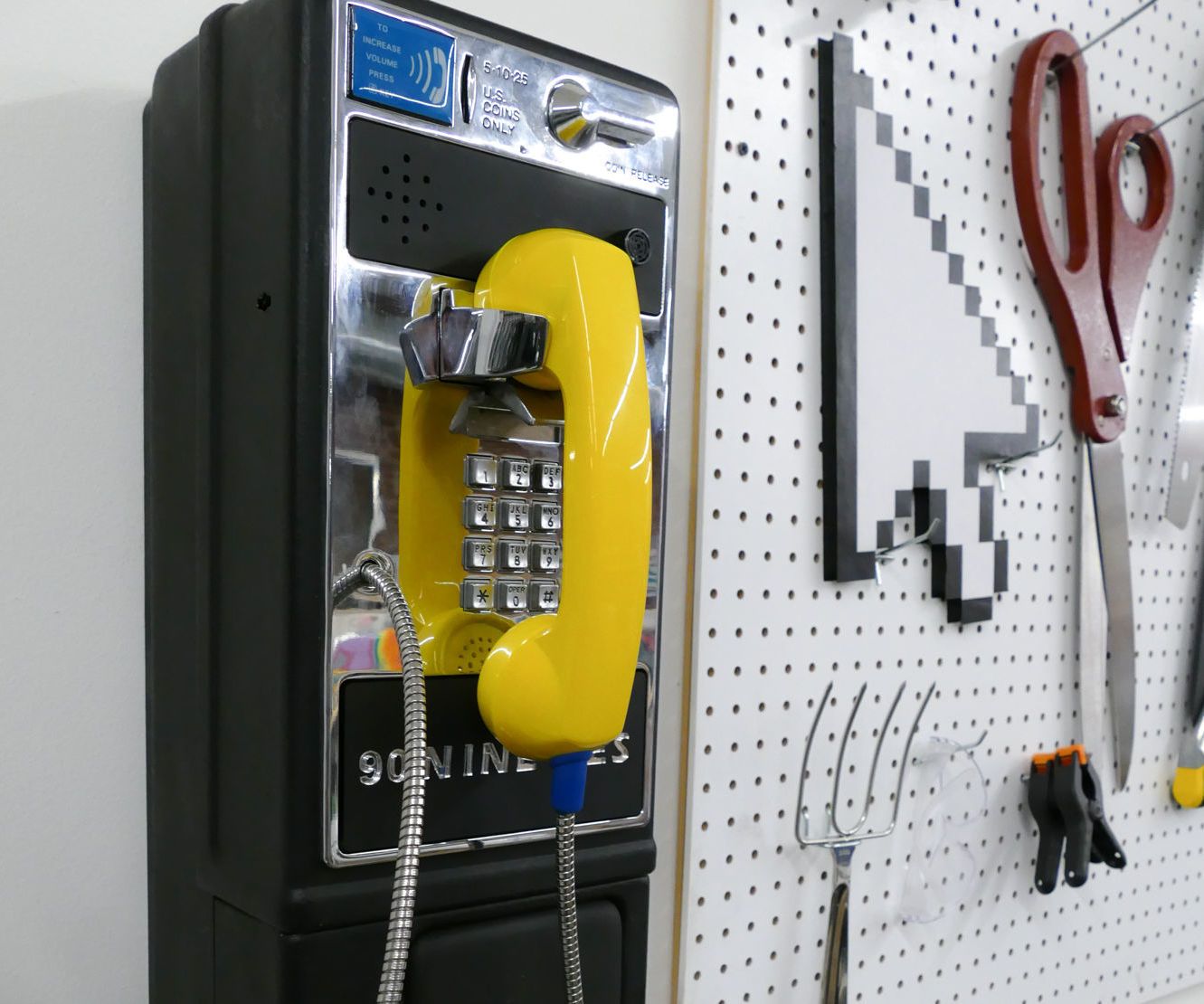 '90s Payphone Boombox Hack