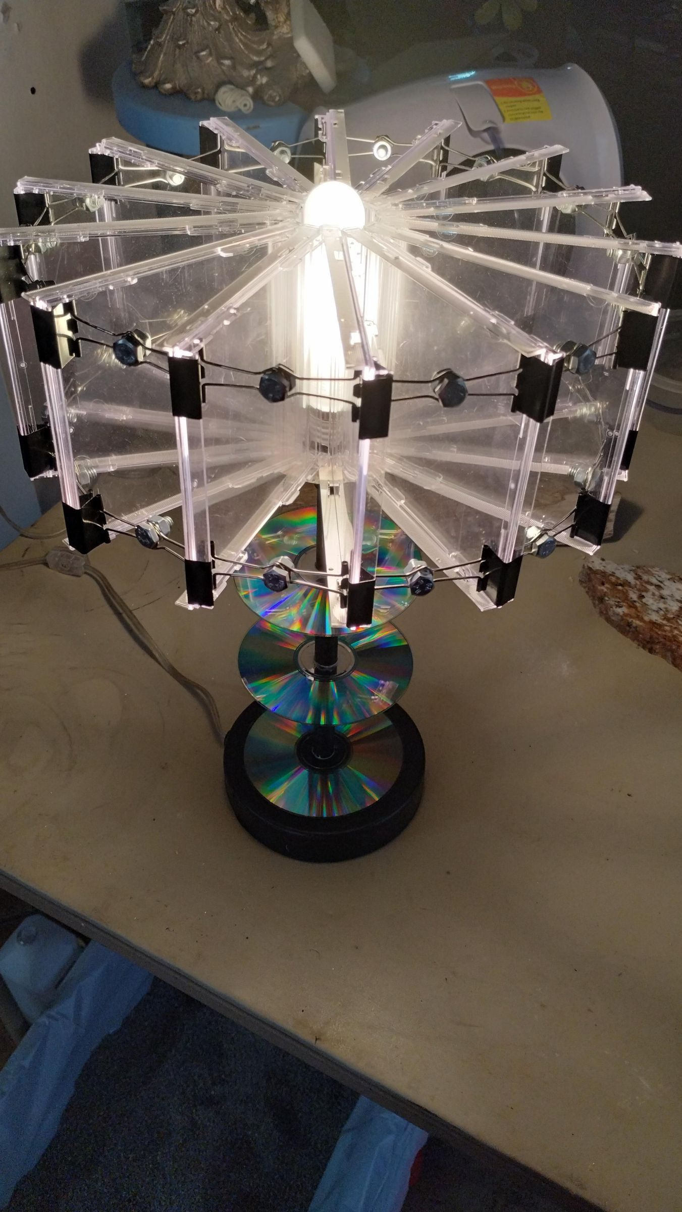 ReMake CD Jewel Cases Into a Lamp! - Instructables