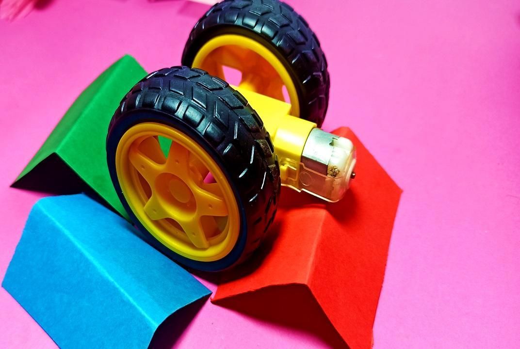 How to Make a Robot That Avoids Obstacles and Line Follower