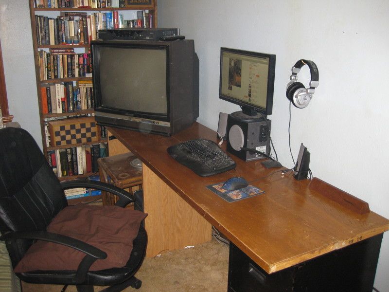 Low-Budget Desk/TV Stand/Workbench