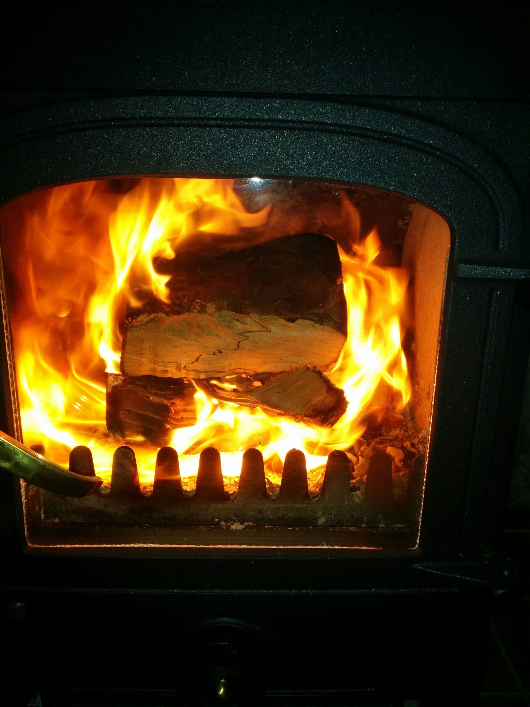 Easy Woodburner Lighting Technique. No Kindling, No Firelighters. : 3 Steps  - Instructables