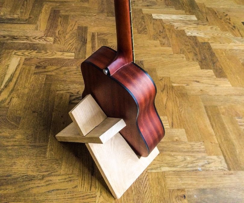 Simple Elegant Guitar Stand
