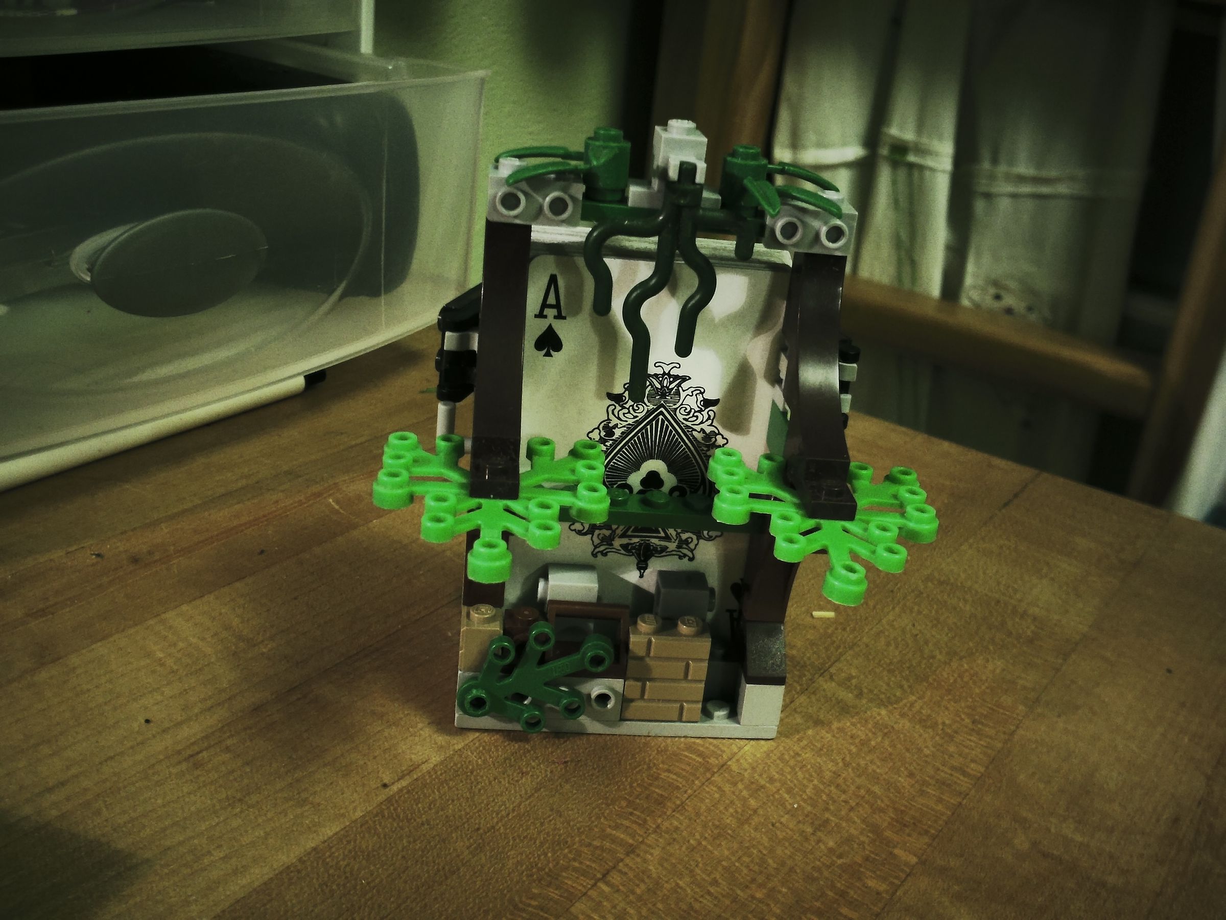 Jungle Ruins Lego Card Holder