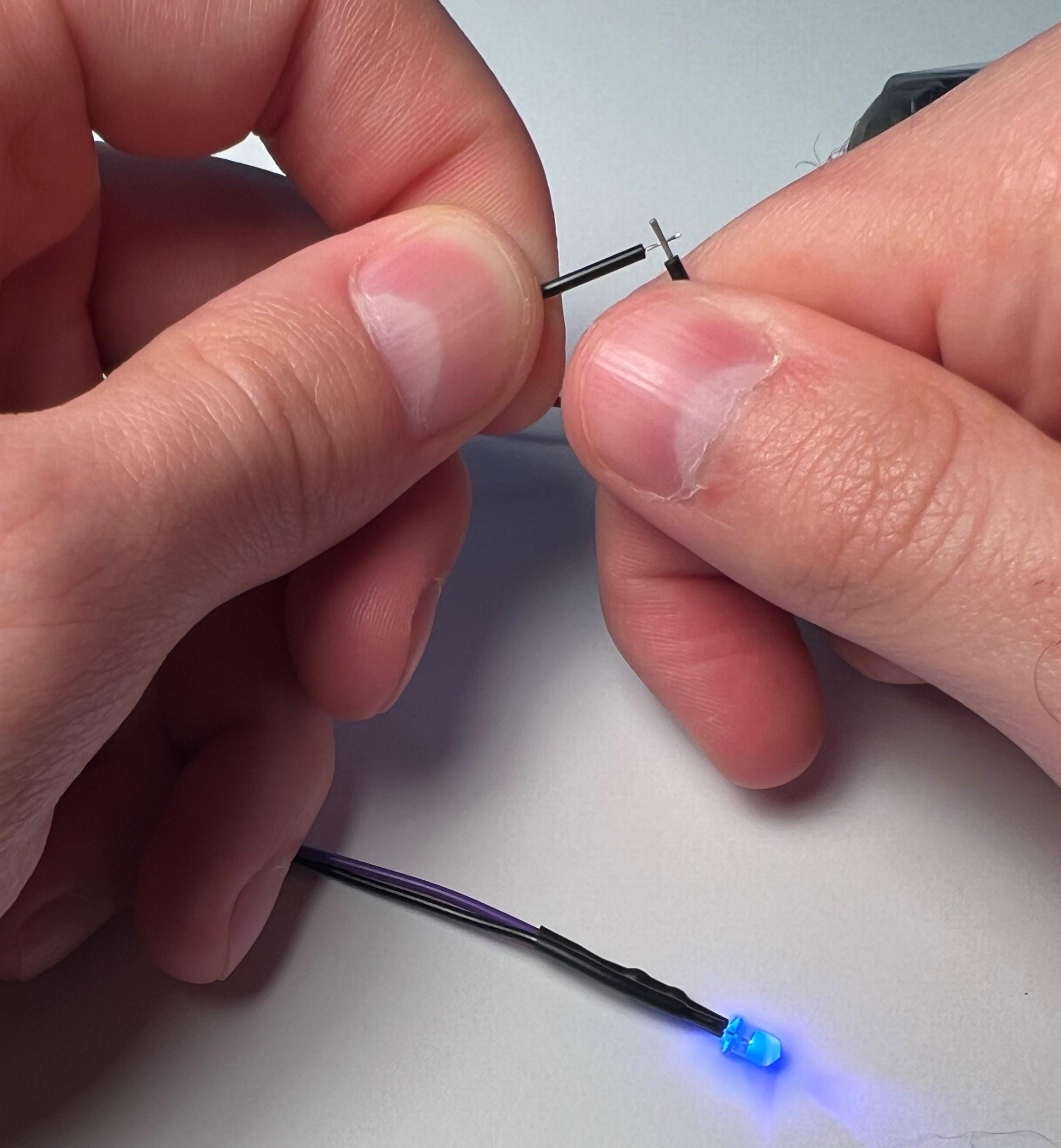 3D Printed Fiberoptic UV Flashlight for Curing Resin 9 Steps (with