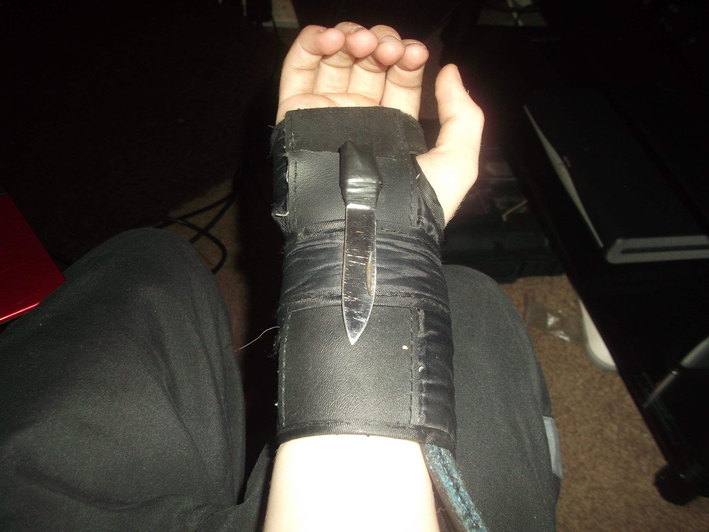 How to Make a Small Hidden Wrist Blade.