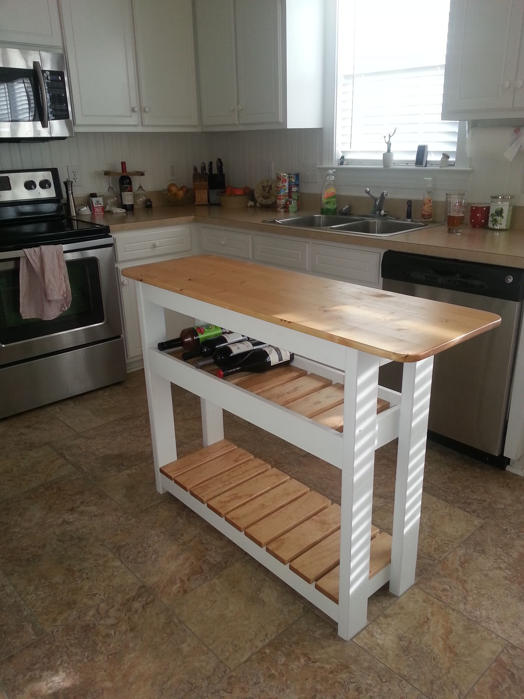 KITCHEN ISLAND / WINE RACK