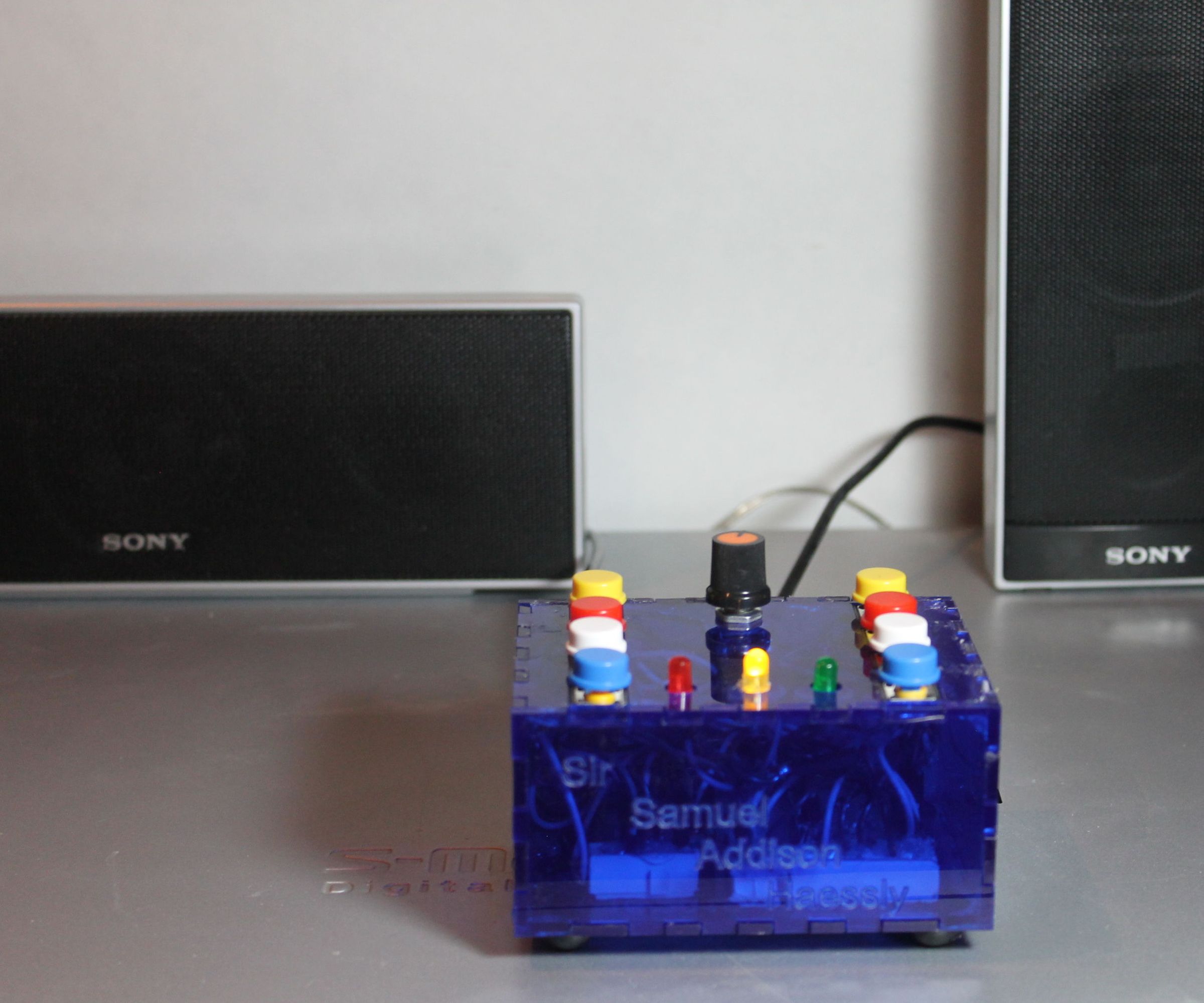 Portable MP3 AUX Music Box