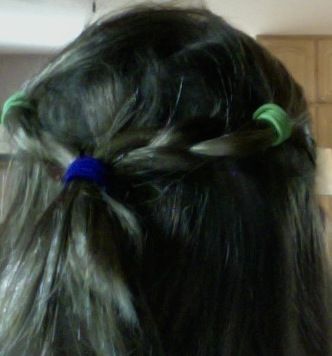 how to tie your hair with short hair