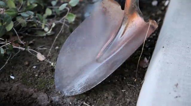 How to Clean and Protect Your Shovel - Build.com 30 Second Tip