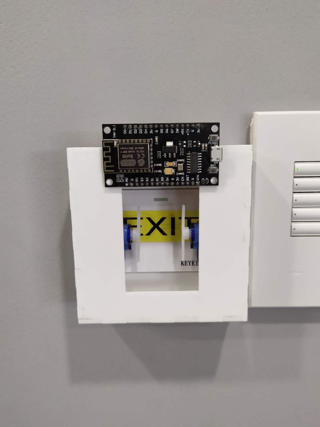 Easy Mountable Light Switch Flicker SmartphoneControlled With BLYNK