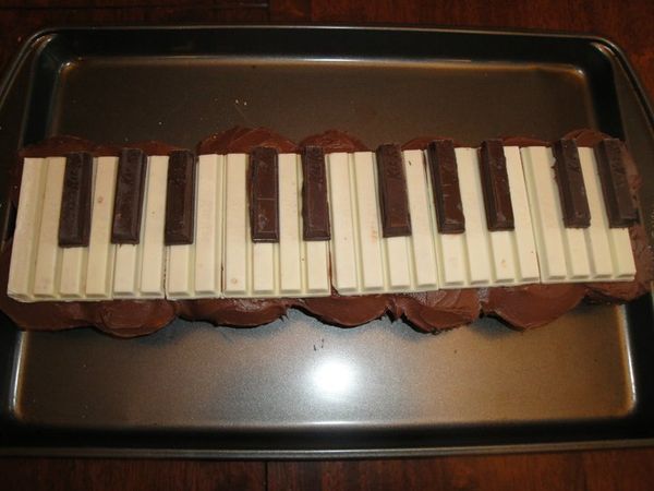 Piano Cupcakes
