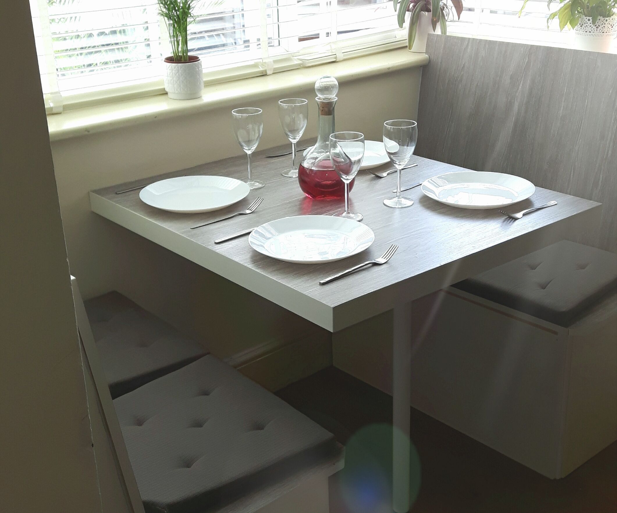 Bay Window Seating (Diner Style)