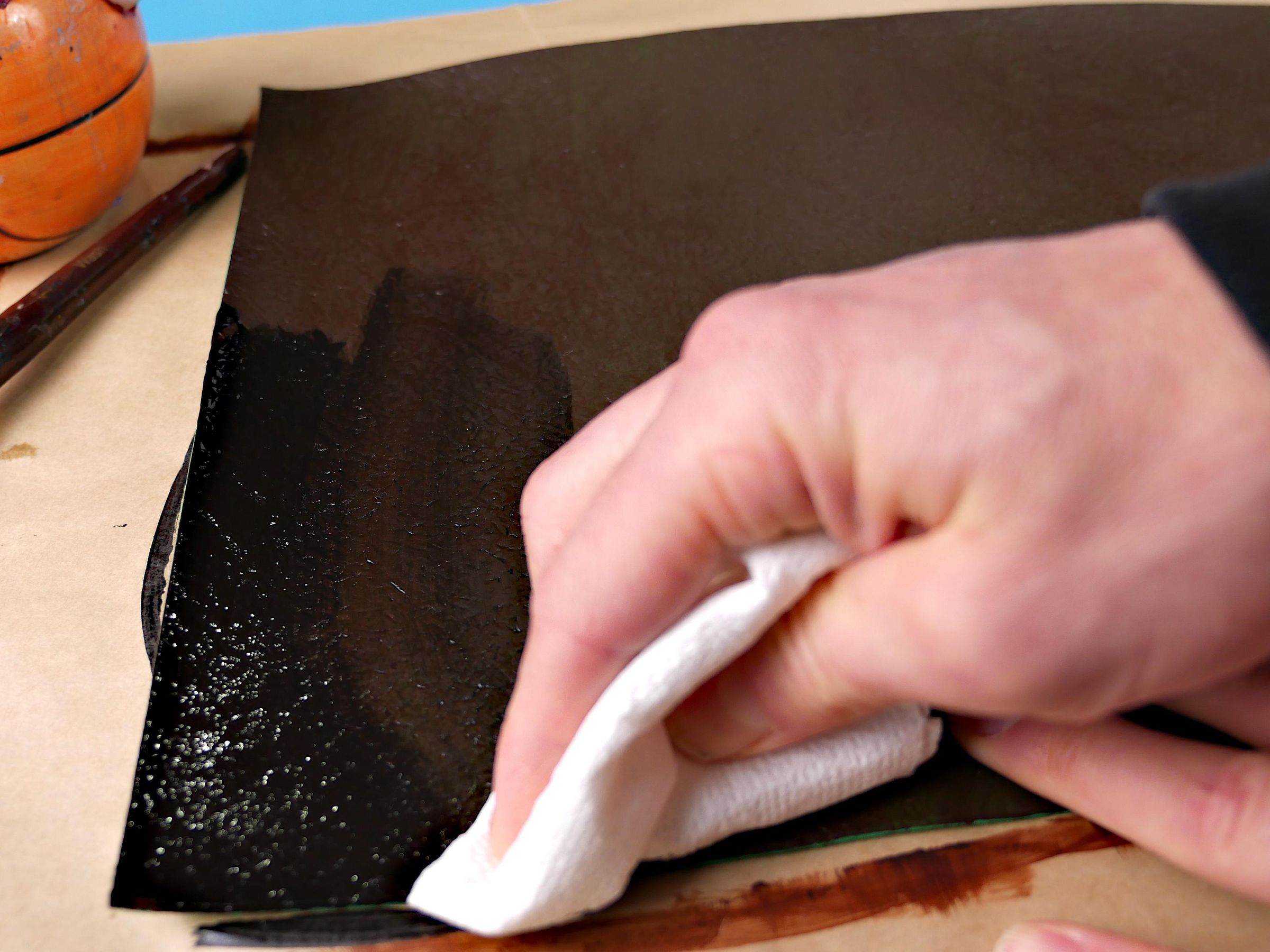 Make Fake Leather From Tinfoil and Foam! 8 Steps (with Pictures