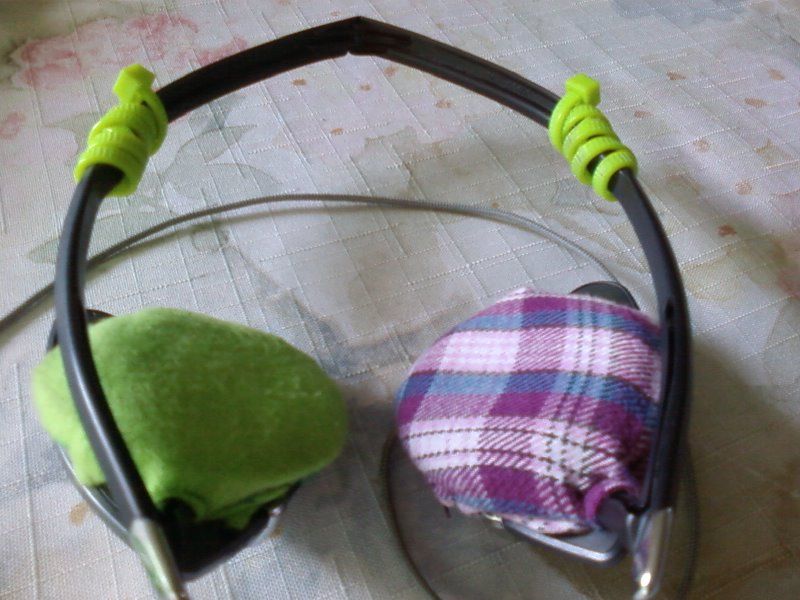 Rejuvinate and personalize your tired headphones with... old pajamas!