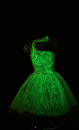 Glowing Gown :) : 6 Steps - Instructables