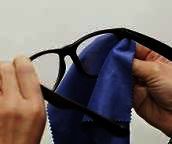 How to Make Eyeglass Cleaner