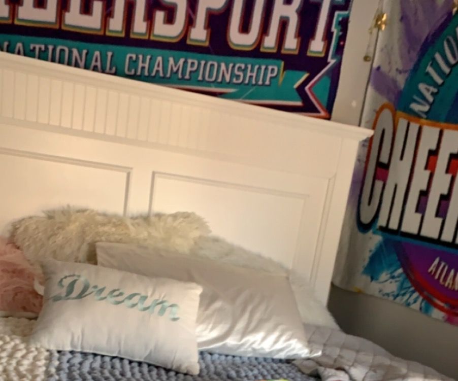 Chunky  Blanket With Crochet Flowers