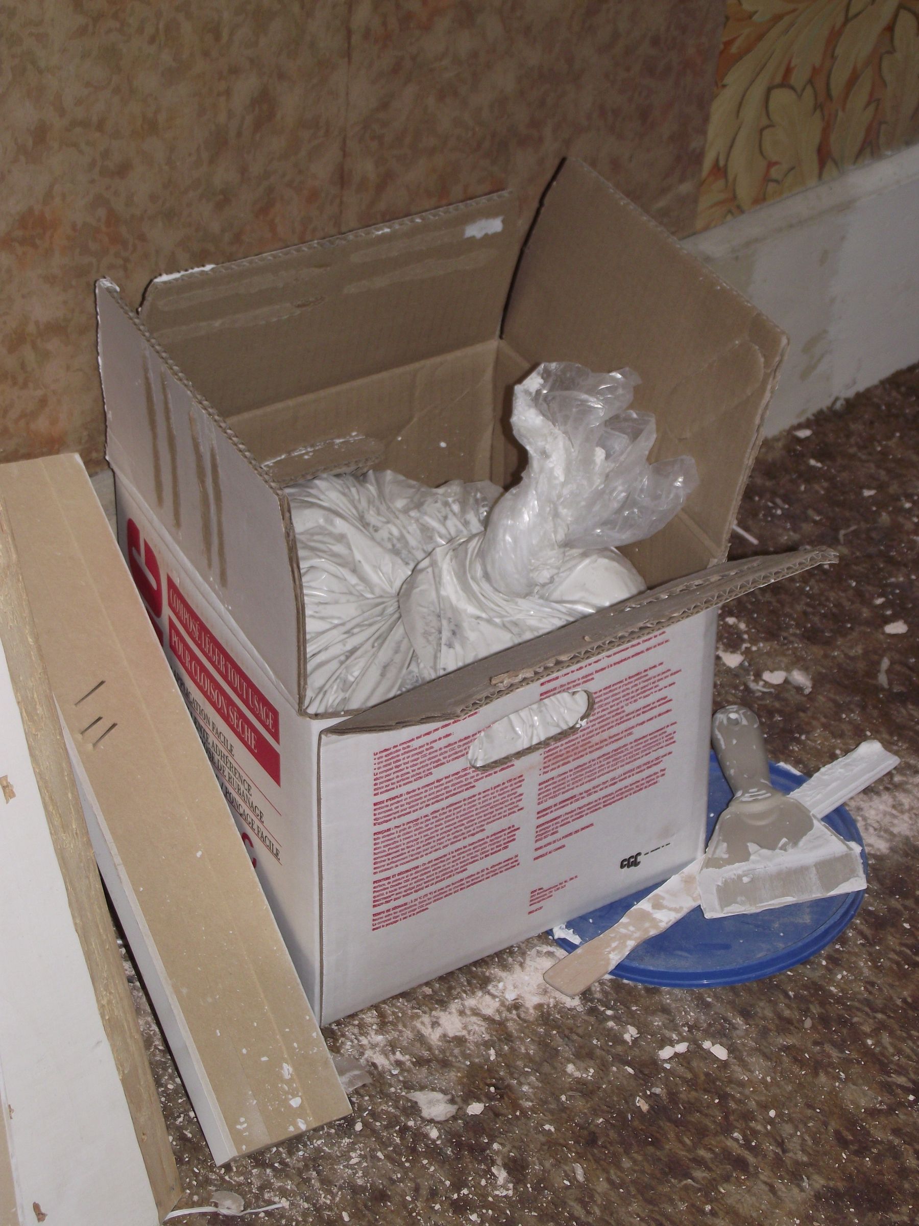 How to Fill Gaps Around Moulding on Walls 3 Steps Instructables