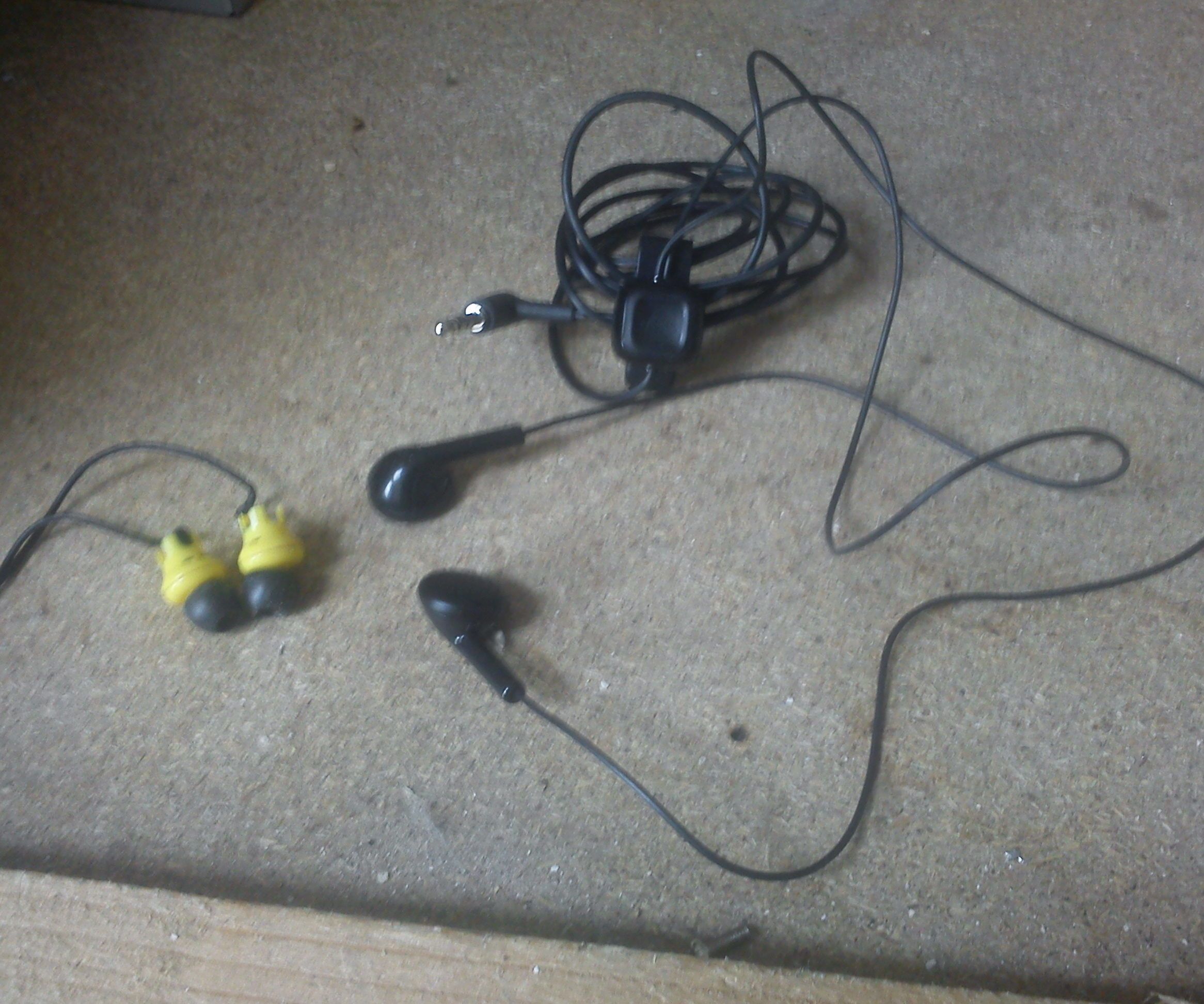 Change Ur Life, Change Earphones on Ur Handset