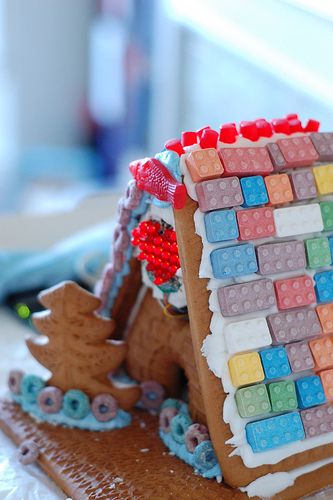 LED Gingerbread House "Loveshack"