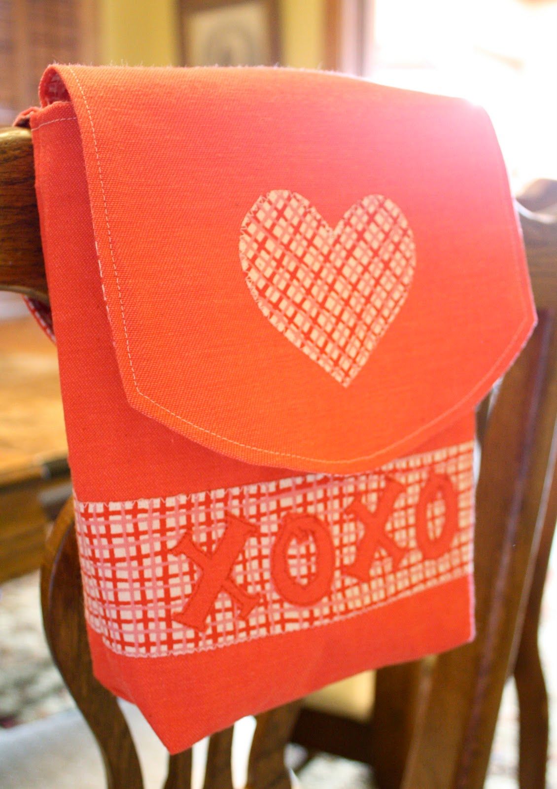 DIY Valentines Mail Pouch