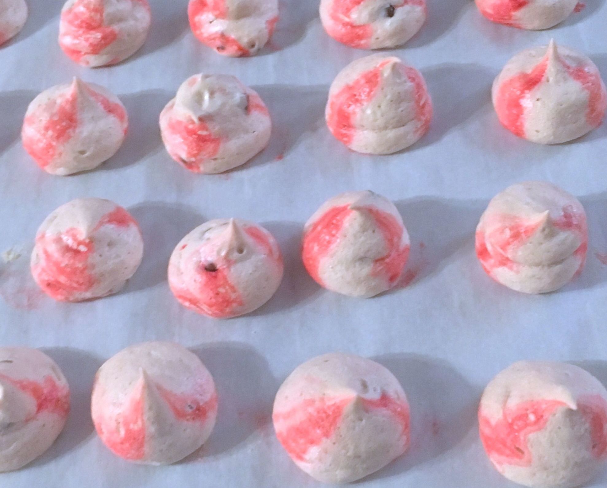 Peppermint Meringue Kisses 