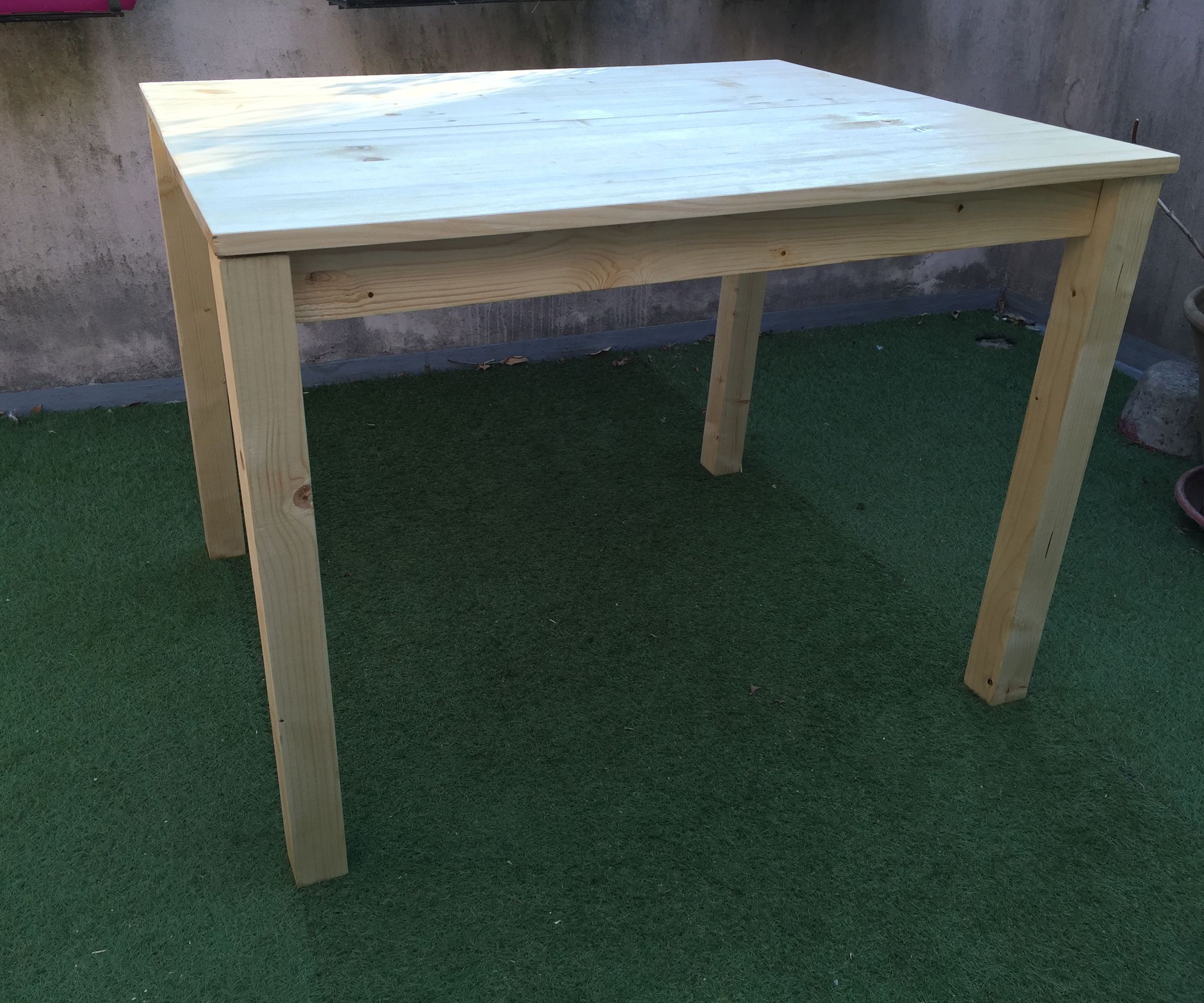 Easy Outdoor Wood Table